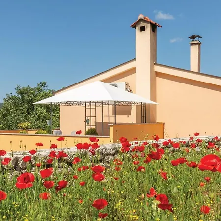 Nyaraló Three-bedroom Holiday In