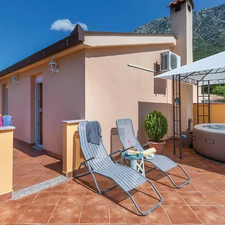 Three-bedroom Holiday In
