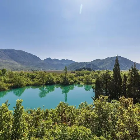 Three-bedroom Holiday In Casa vacanze