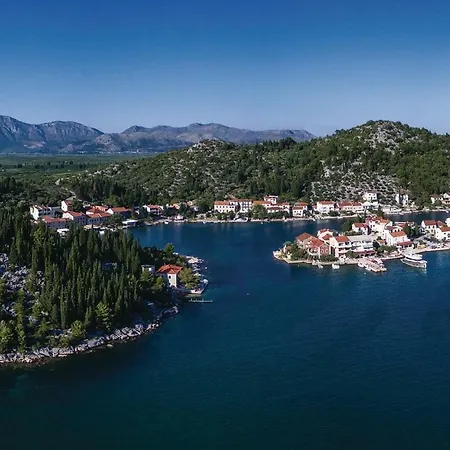 Three-bedroom Holiday In Casa vacanze