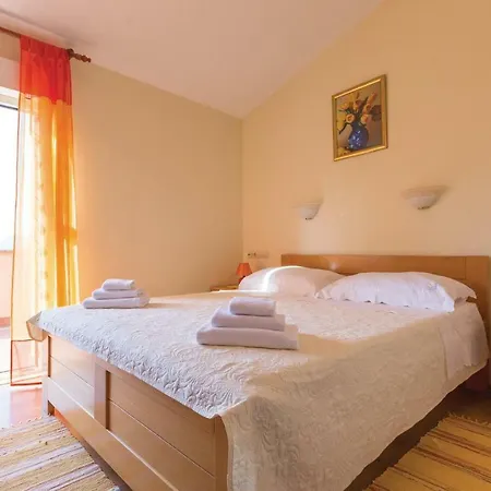 Three-bedroom Holiday In * Desne